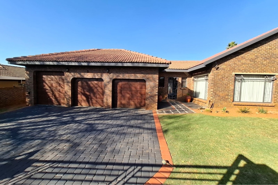 4 Bedroom Property for Sale in Aerorand Mpumalanga