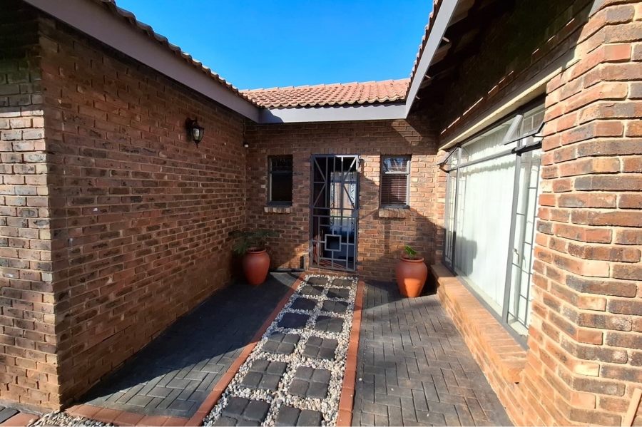 4 Bedroom Property for Sale in Aerorand Mpumalanga