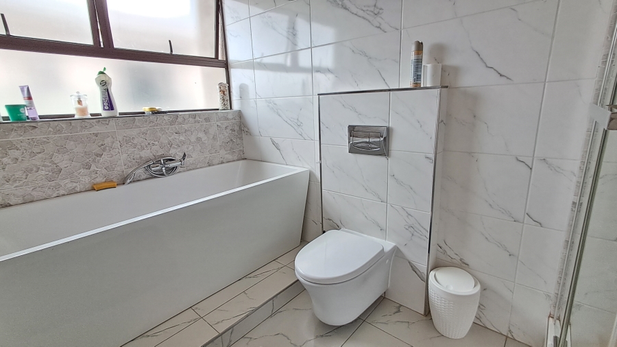 5 Bedroom Property for Sale in Drum Rock Mpumalanga