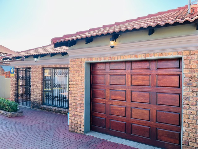 3 Bedroom Property for Sale in Mhluzi Mpumalanga