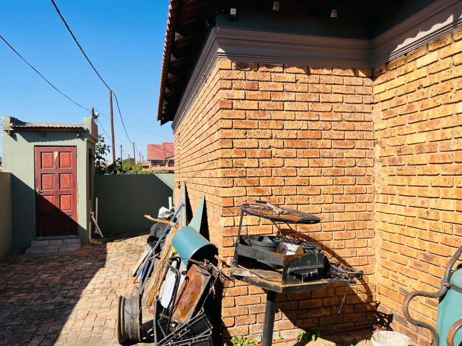 3 Bedroom Property for Sale in Mhluzi Mpumalanga