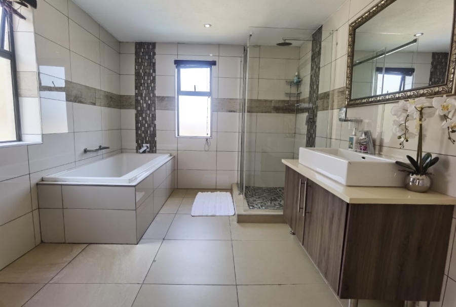 4 Bedroom Property for Sale in Elawini Lifestyle Estate Mpumalanga