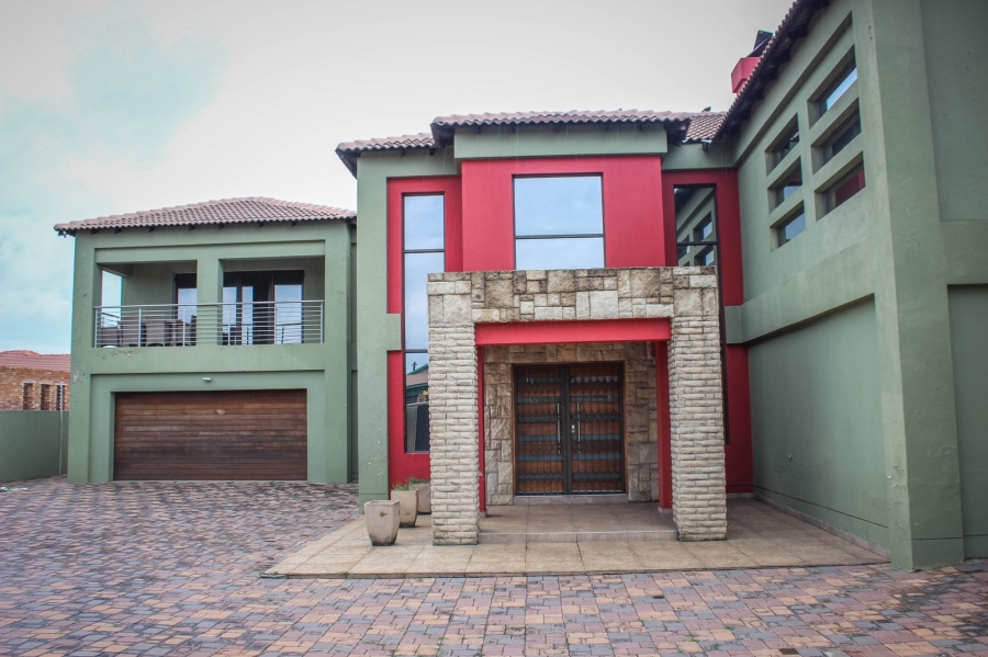 6 Bedroom Property for Sale in Aerorand Mpumalanga