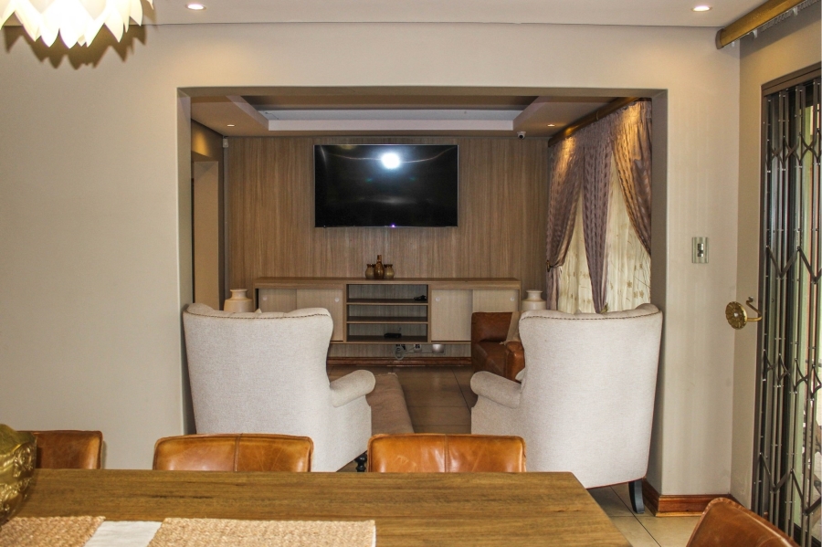 6 Bedroom Property for Sale in Aerorand Mpumalanga