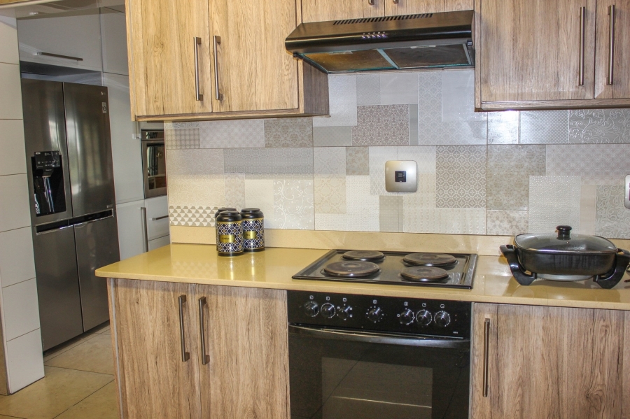 6 Bedroom Property for Sale in Aerorand Mpumalanga