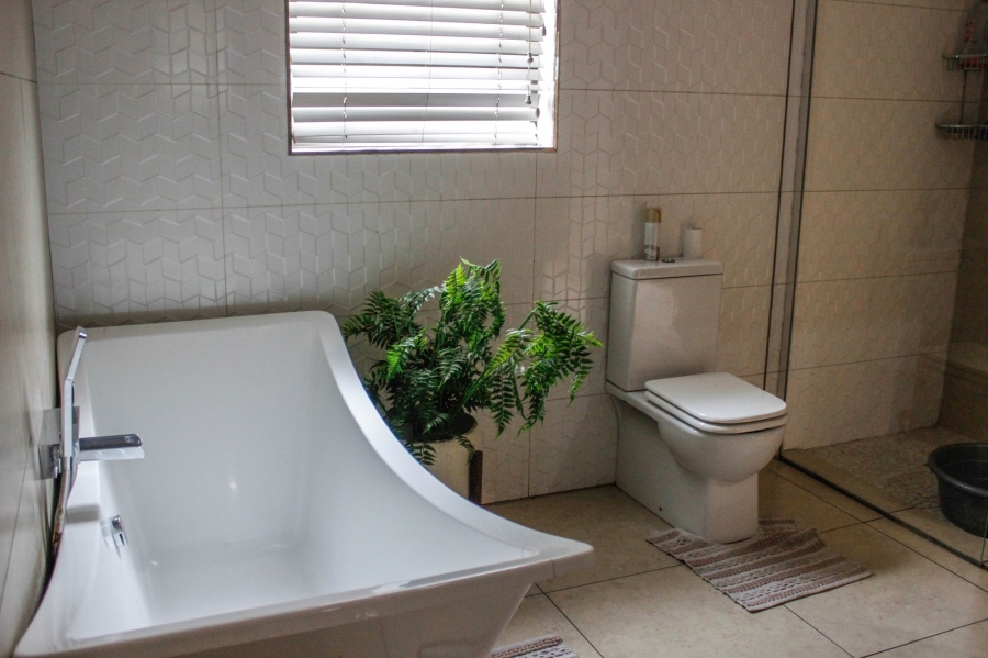 6 Bedroom Property for Sale in Aerorand Mpumalanga