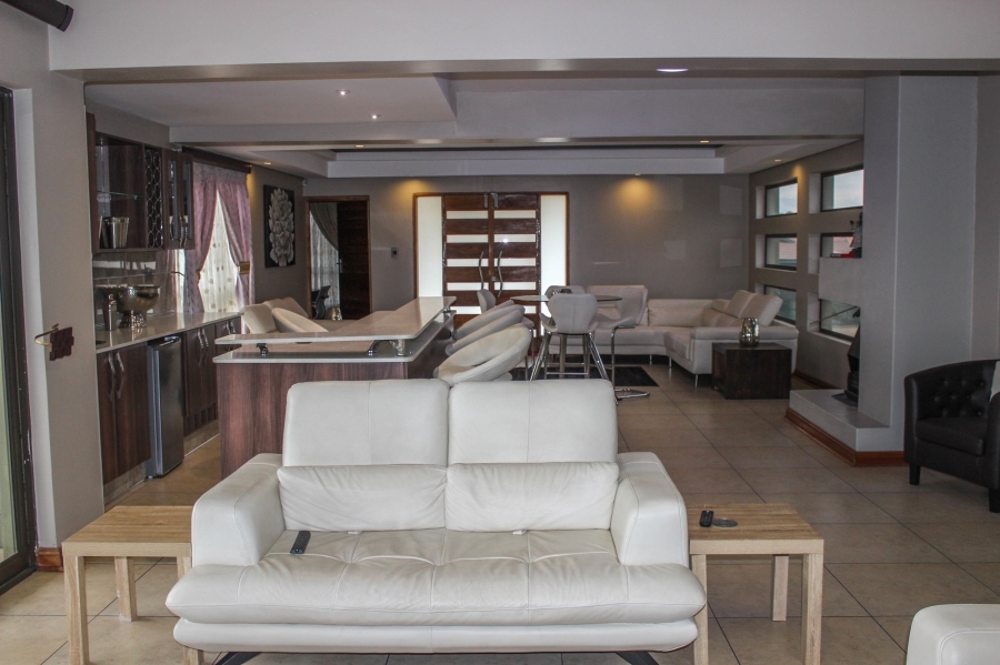 6 Bedroom Property for Sale in Aerorand Mpumalanga