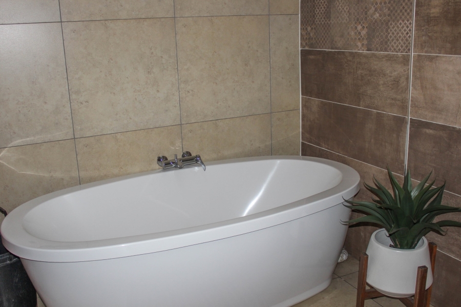 6 Bedroom Property for Sale in Aerorand Mpumalanga