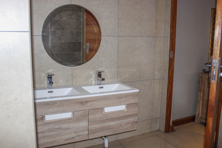 6 Bedroom Property for Sale in Aerorand Mpumalanga