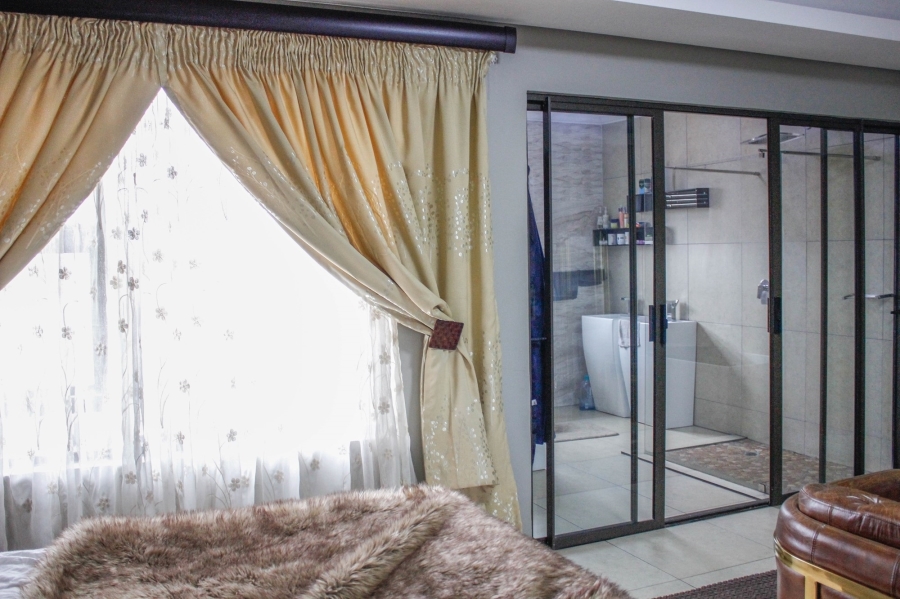 6 Bedroom Property for Sale in Aerorand Mpumalanga
