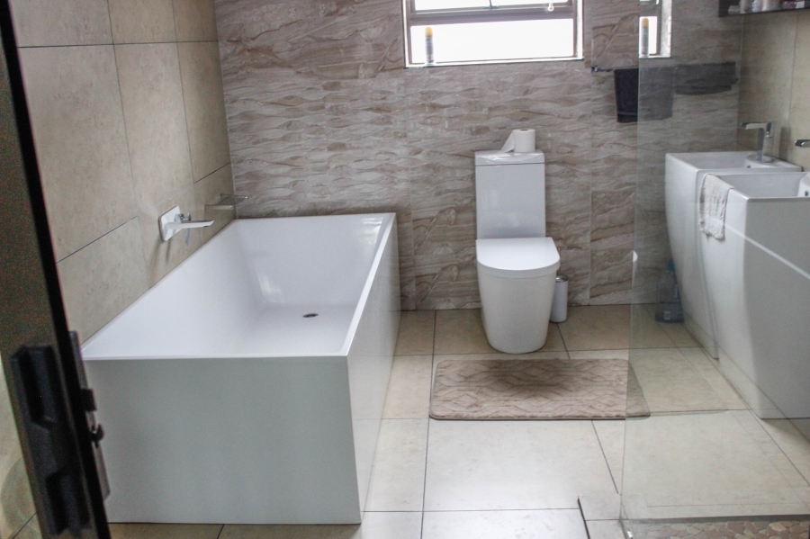 6 Bedroom Property for Sale in Aerorand Mpumalanga