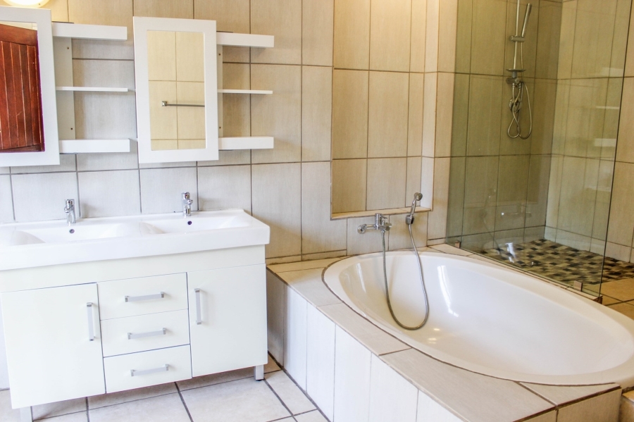 7 Bedroom Property for Sale in Gholfsig Mpumalanga