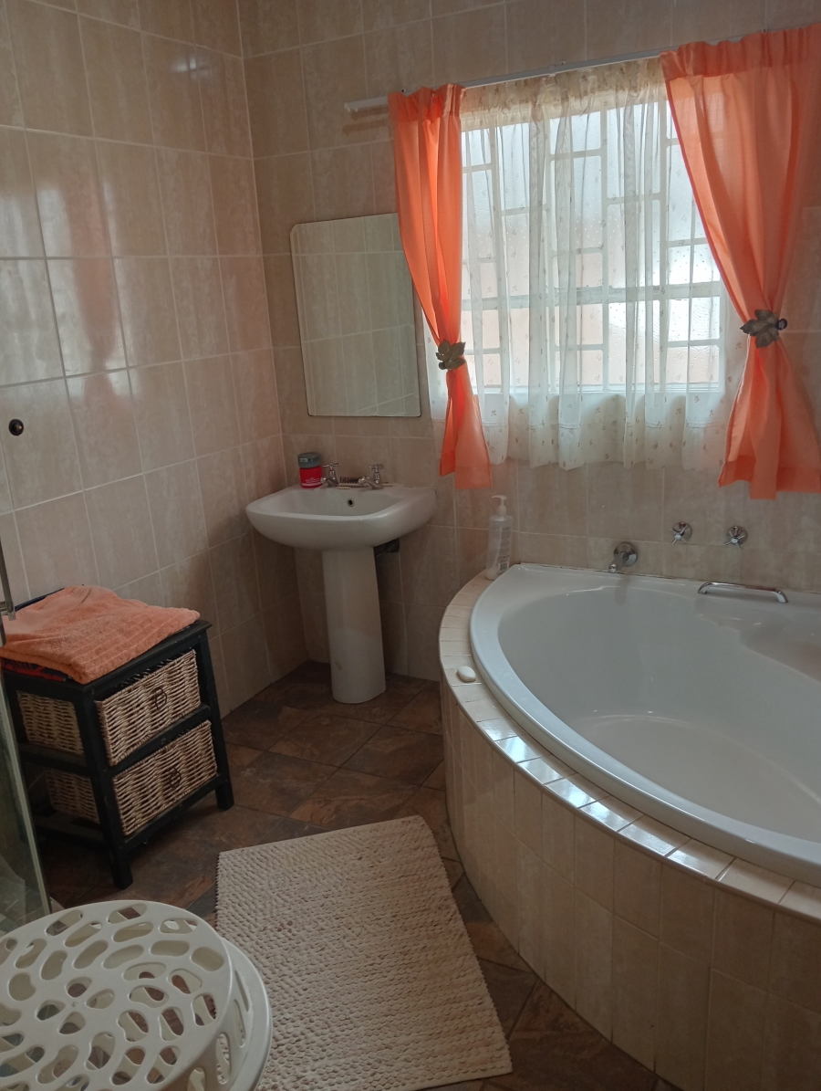4 Bedroom Property for Sale in Rietkol AH Mpumalanga