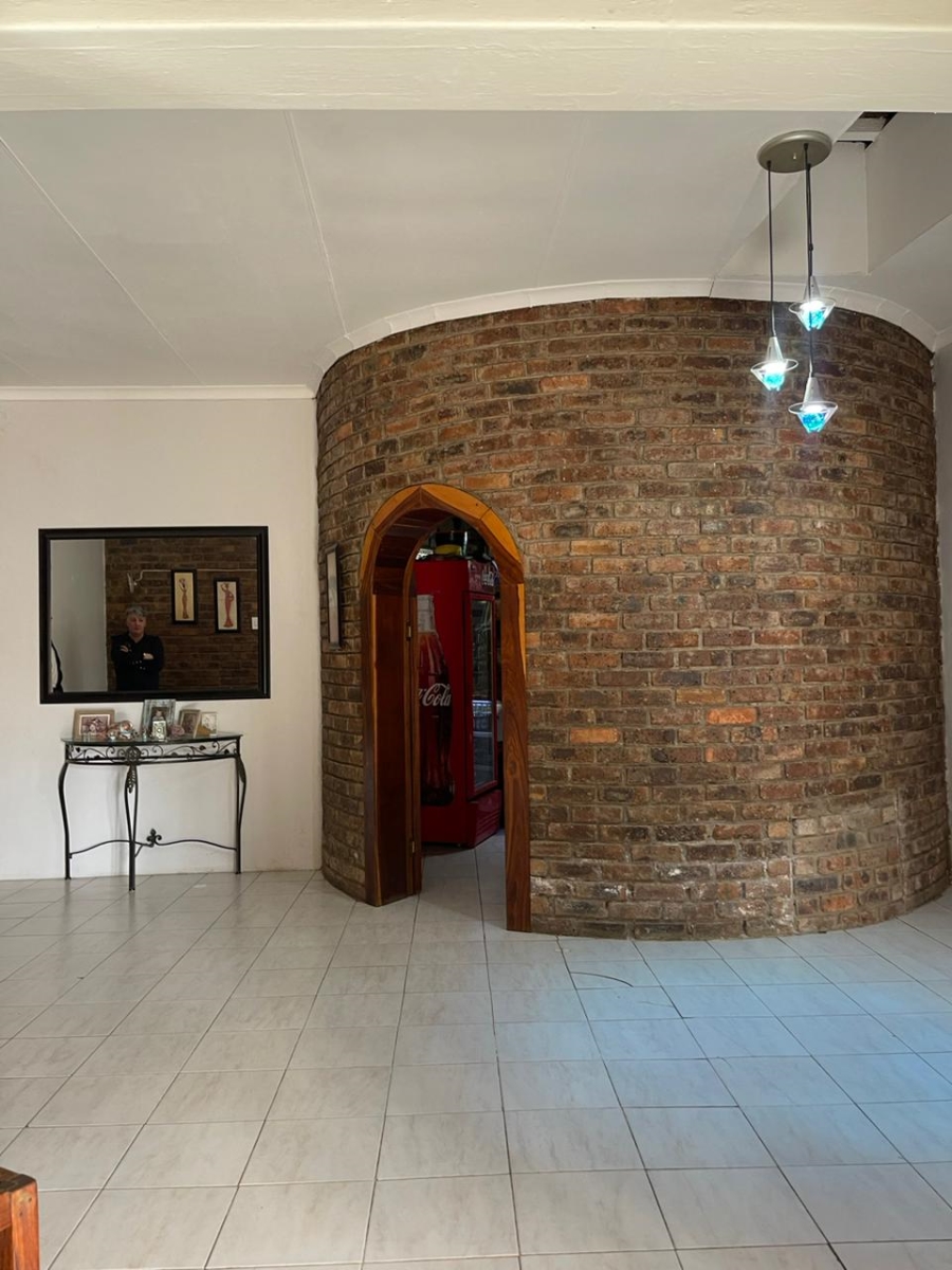 6 Bedroom Property for Sale in Trichardt Mpumalanga