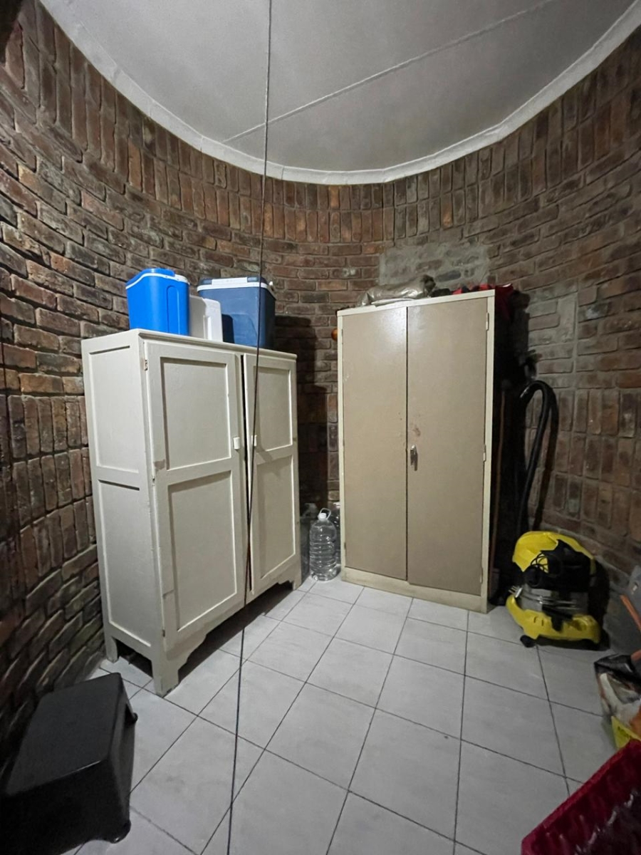 6 Bedroom Property for Sale in Trichardt Mpumalanga