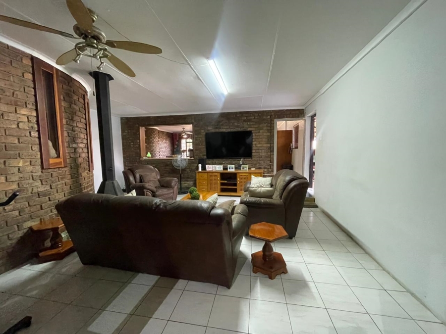 6 Bedroom Property for Sale in Trichardt Mpumalanga