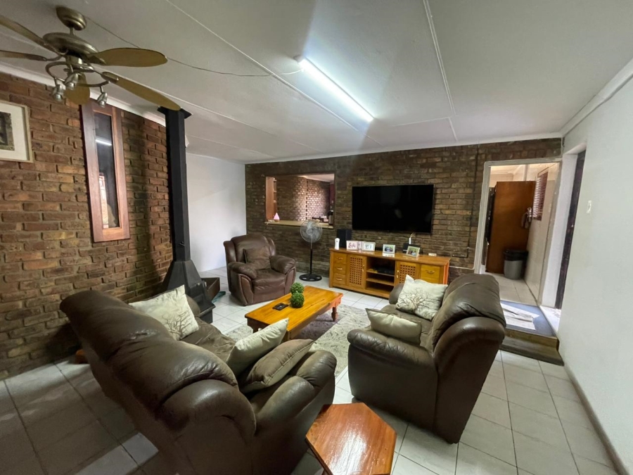 6 Bedroom Property for Sale in Trichardt Mpumalanga