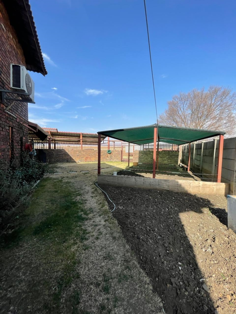 6 Bedroom Property for Sale in Trichardt Mpumalanga