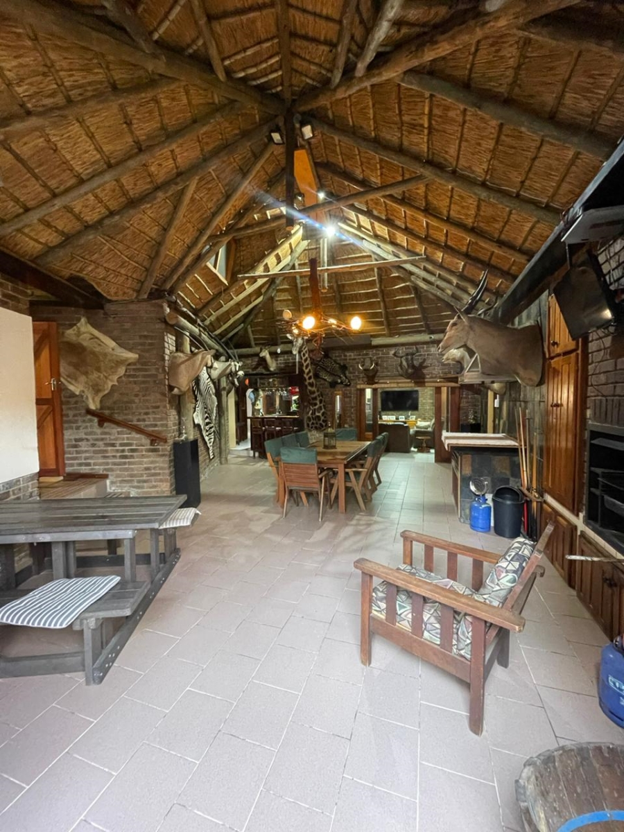 6 Bedroom Property for Sale in Trichardt Mpumalanga