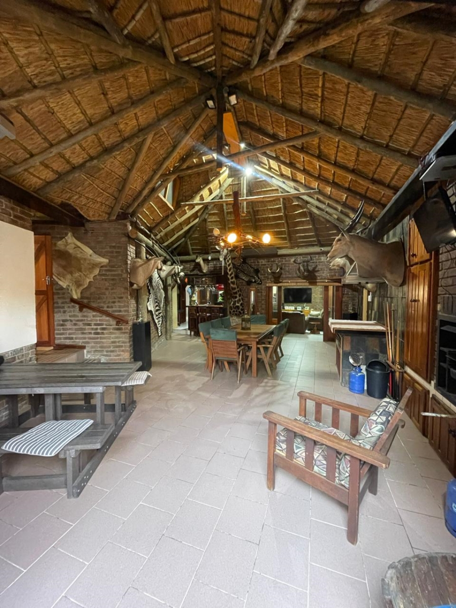 6 Bedroom Property for Sale in Trichardt Mpumalanga