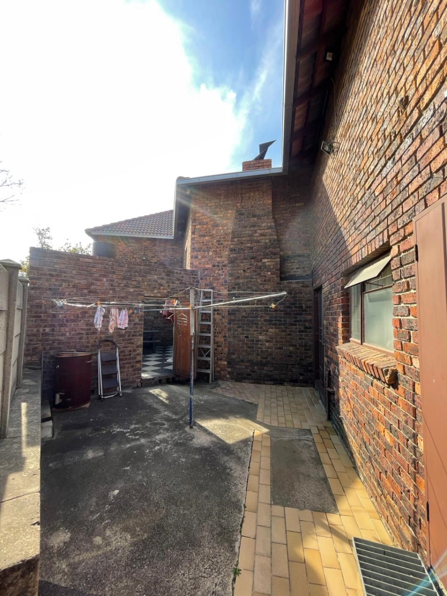 6 Bedroom Property for Sale in Trichardt Mpumalanga