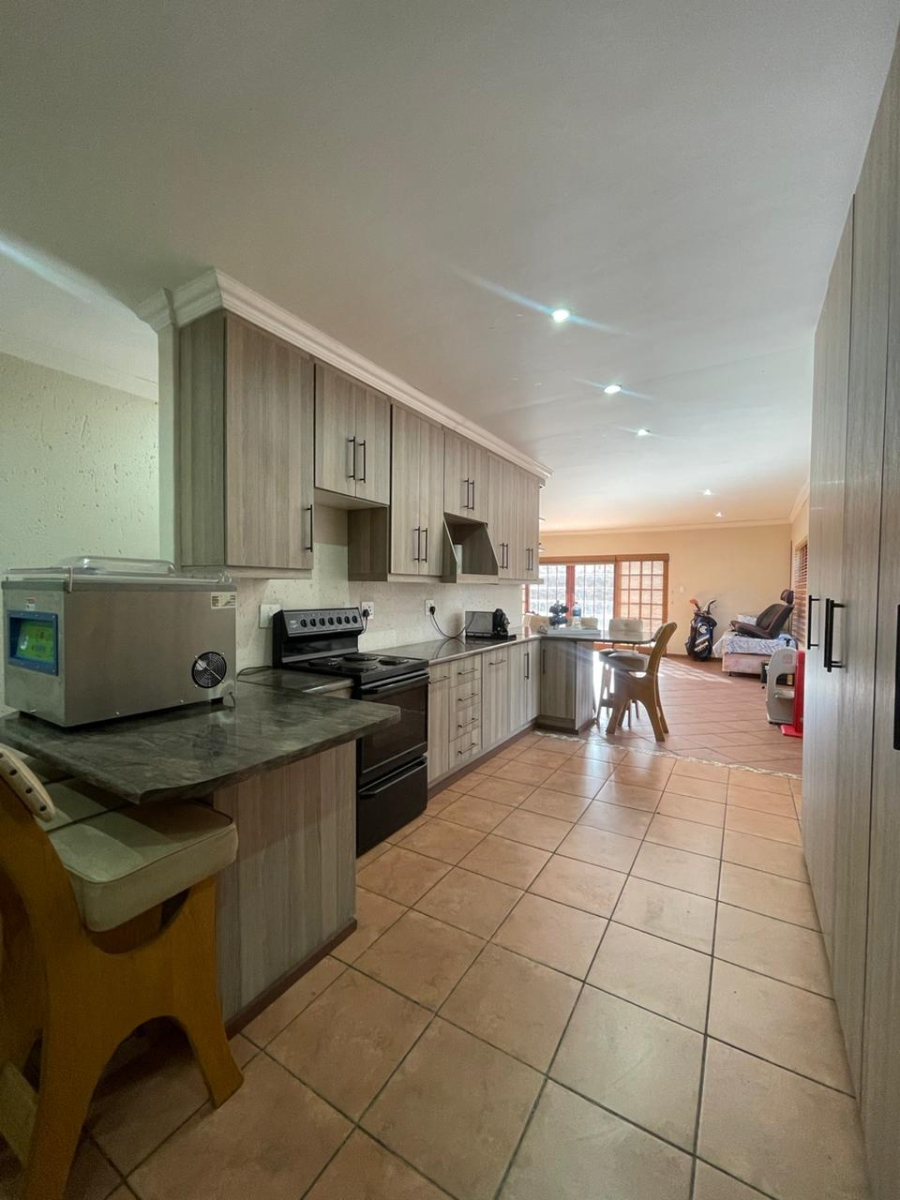 6 Bedroom Property for Sale in Trichardt Mpumalanga