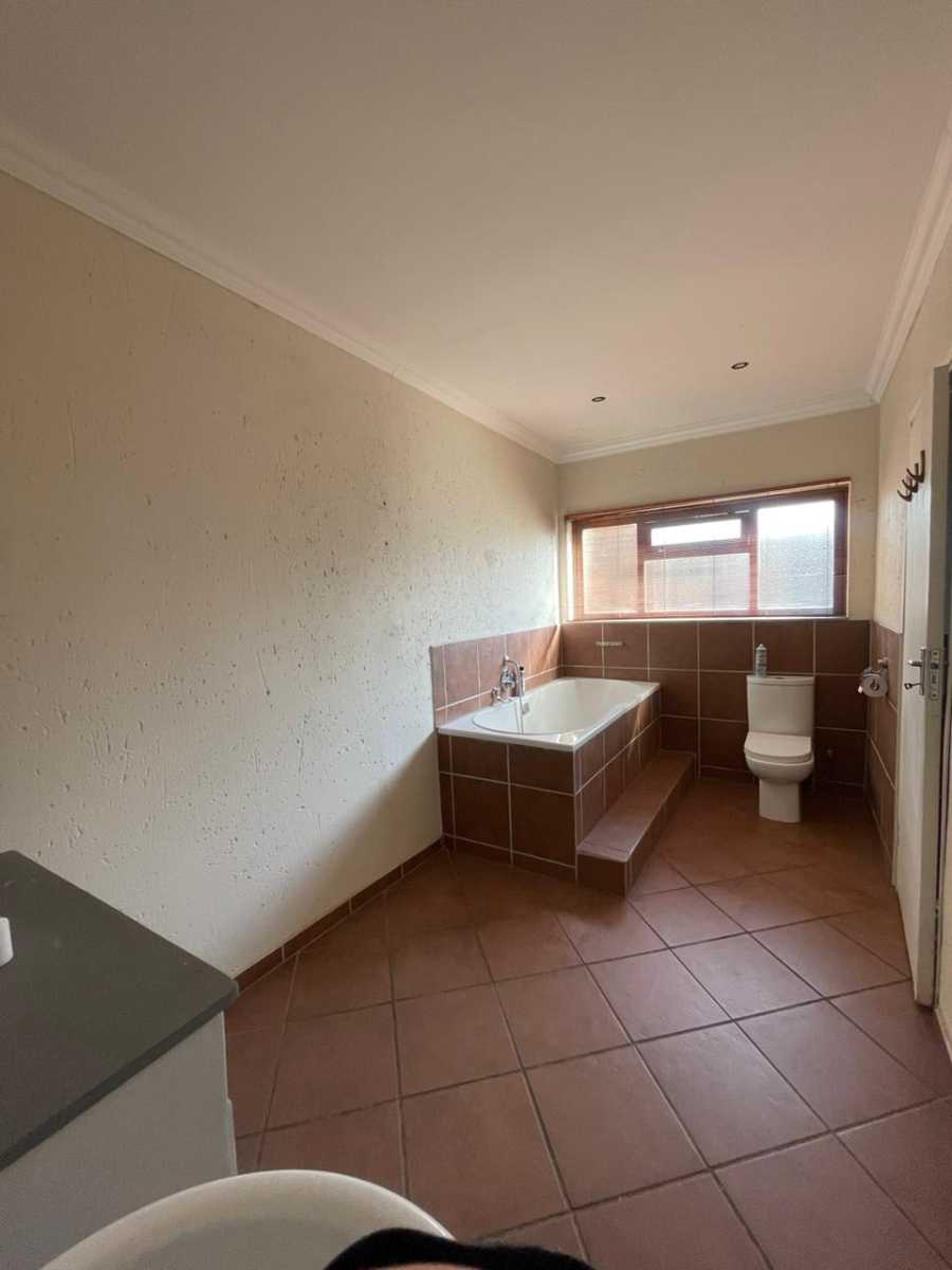 6 Bedroom Property for Sale in Trichardt Mpumalanga