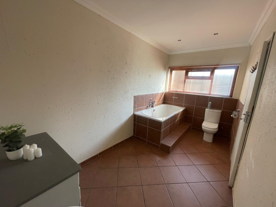 6 Bedroom Property for Sale in Trichardt Mpumalanga