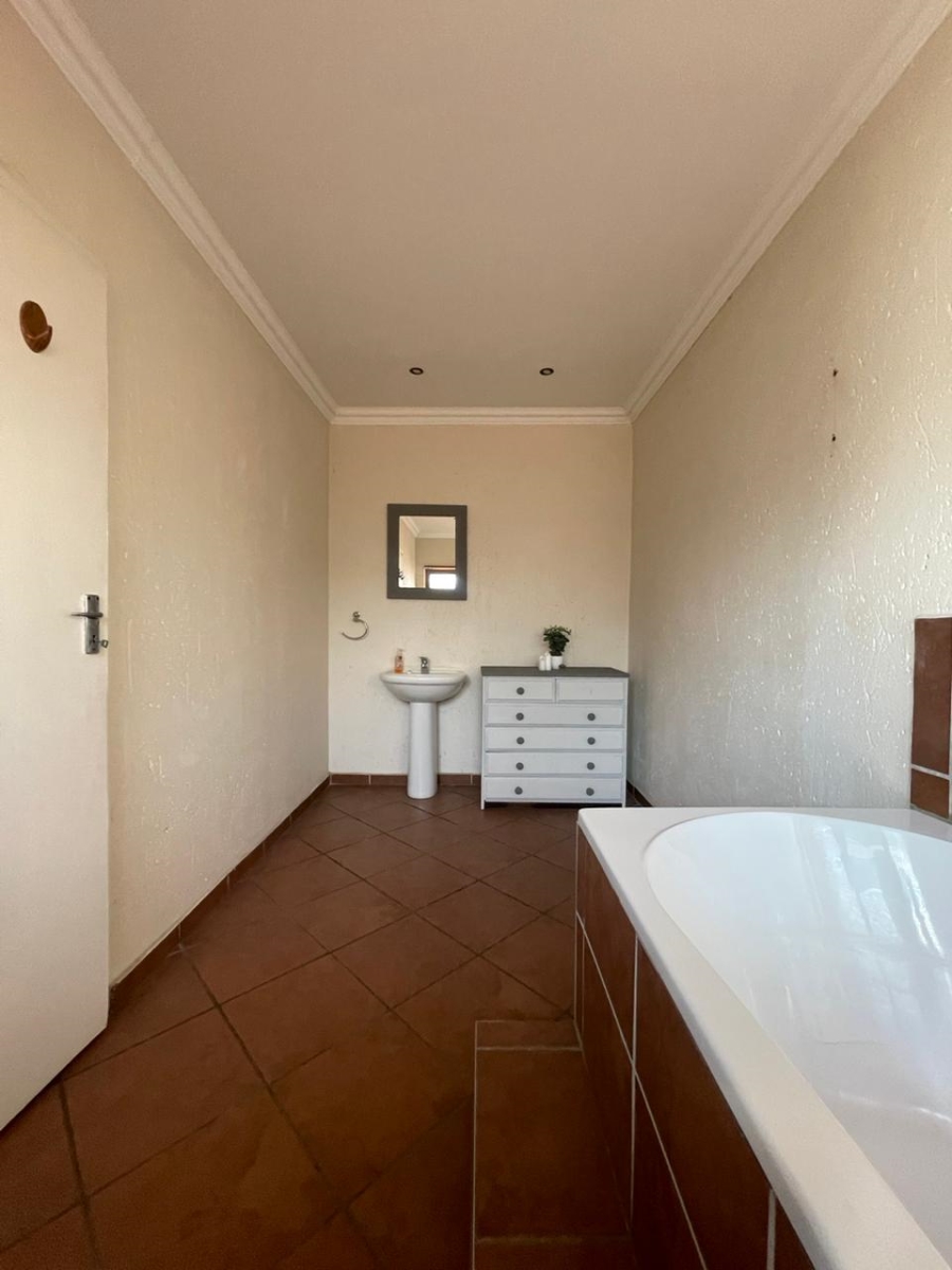 6 Bedroom Property for Sale in Trichardt Mpumalanga