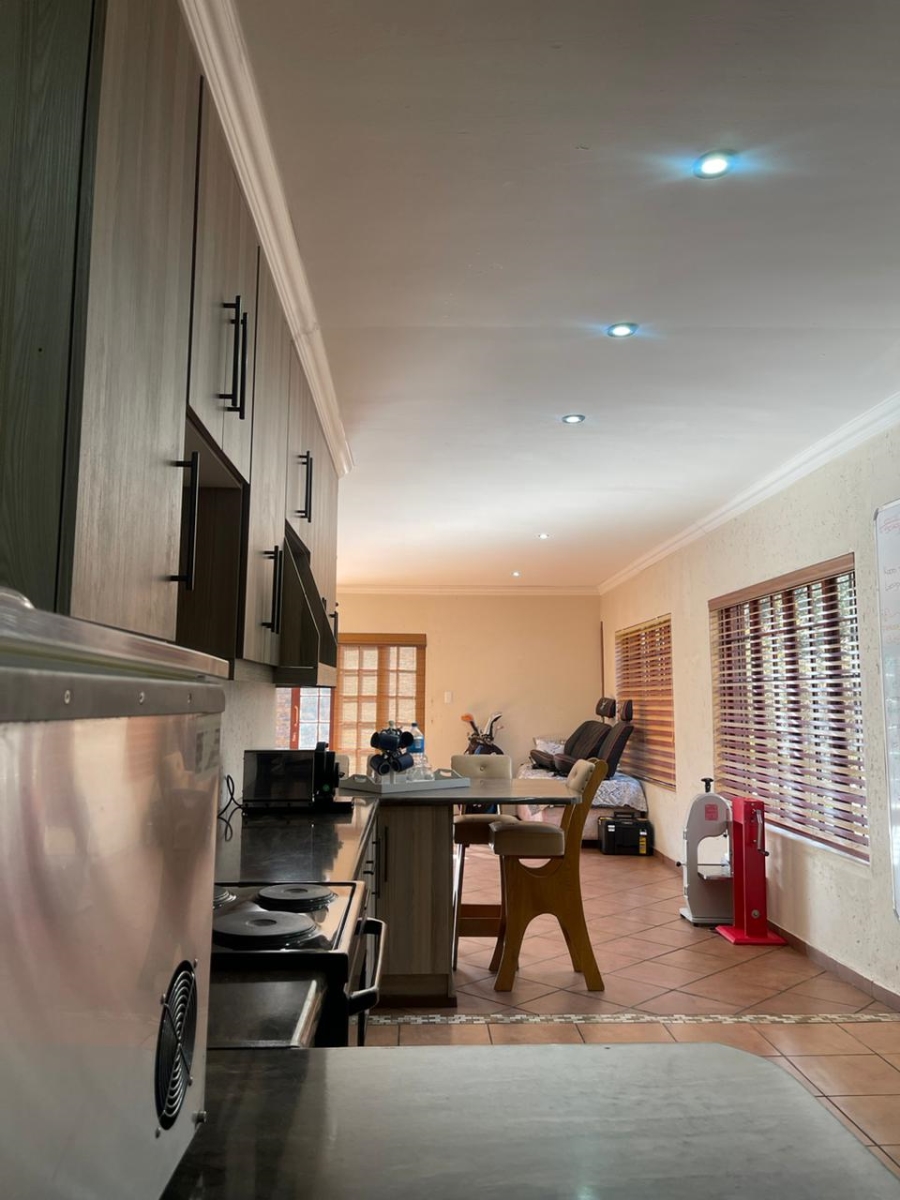 6 Bedroom Property for Sale in Trichardt Mpumalanga