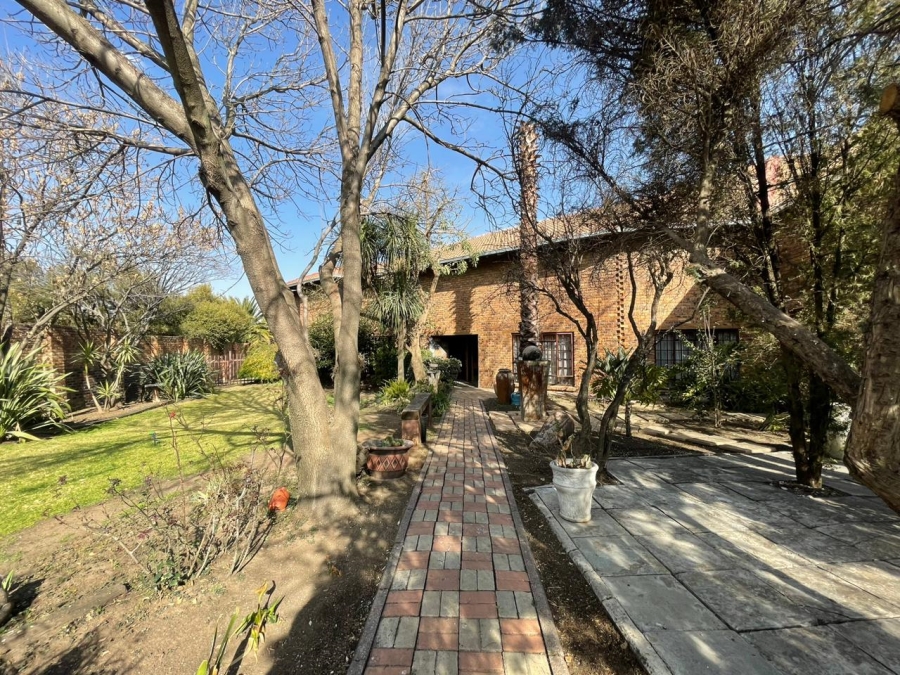 6 Bedroom Property for Sale in Trichardt Mpumalanga
