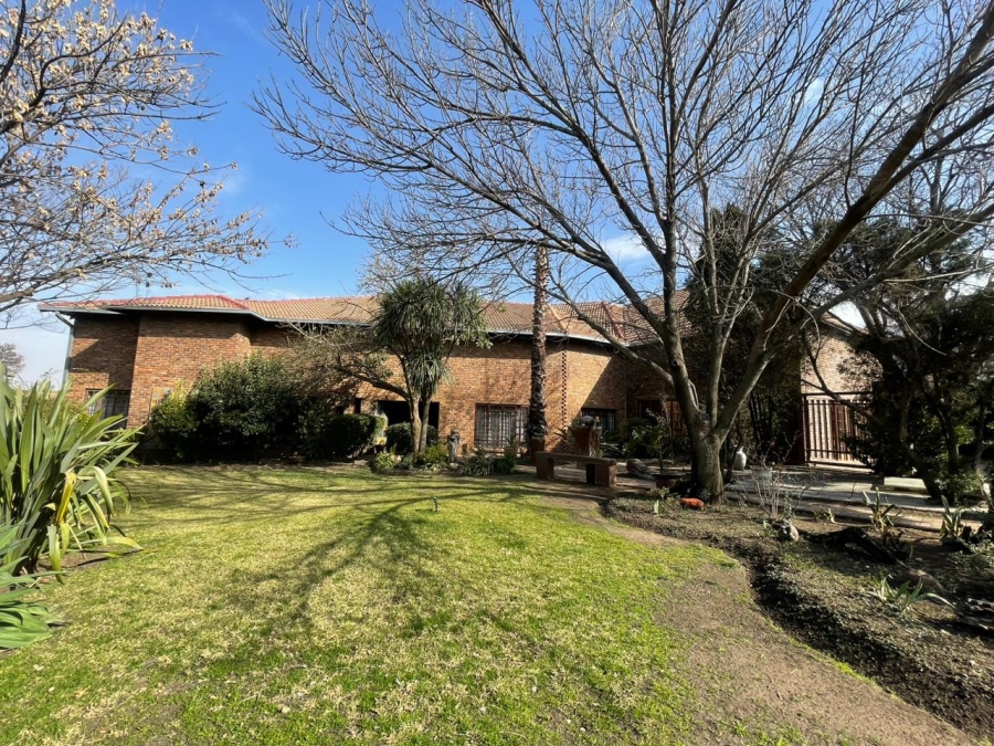6 Bedroom Property for Sale in Trichardt Mpumalanga