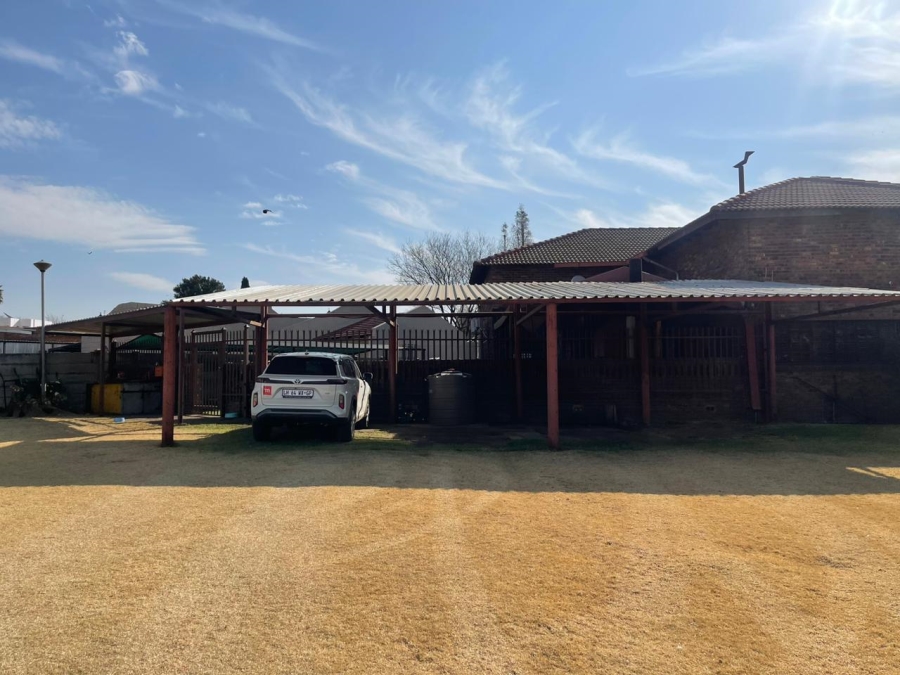 6 Bedroom Property for Sale in Trichardt Mpumalanga