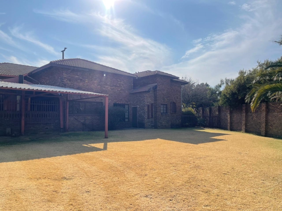 6 Bedroom Property for Sale in Trichardt Mpumalanga
