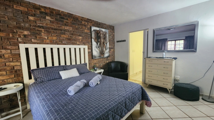 5 Bedroom Property for Sale in Marloth Park Mpumalanga