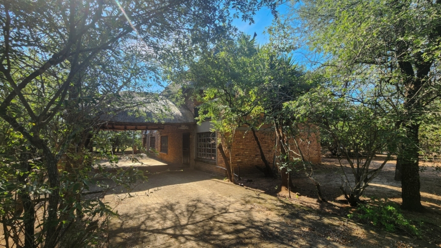 5 Bedroom Property for Sale in Marloth Park Mpumalanga