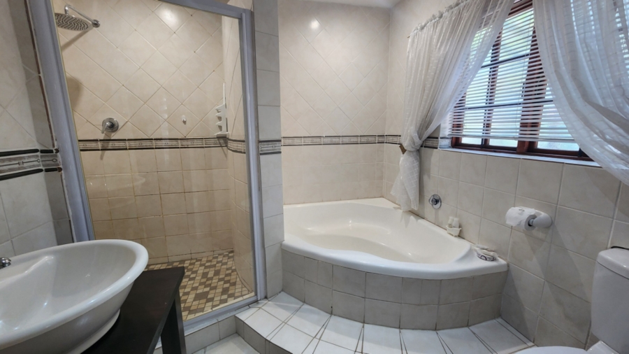 5 Bedroom Property for Sale in Marloth Park Mpumalanga