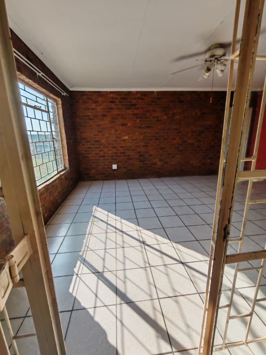 To Let 3 Bedroom Property for Rent in Jackaroo Park Mpumalanga
