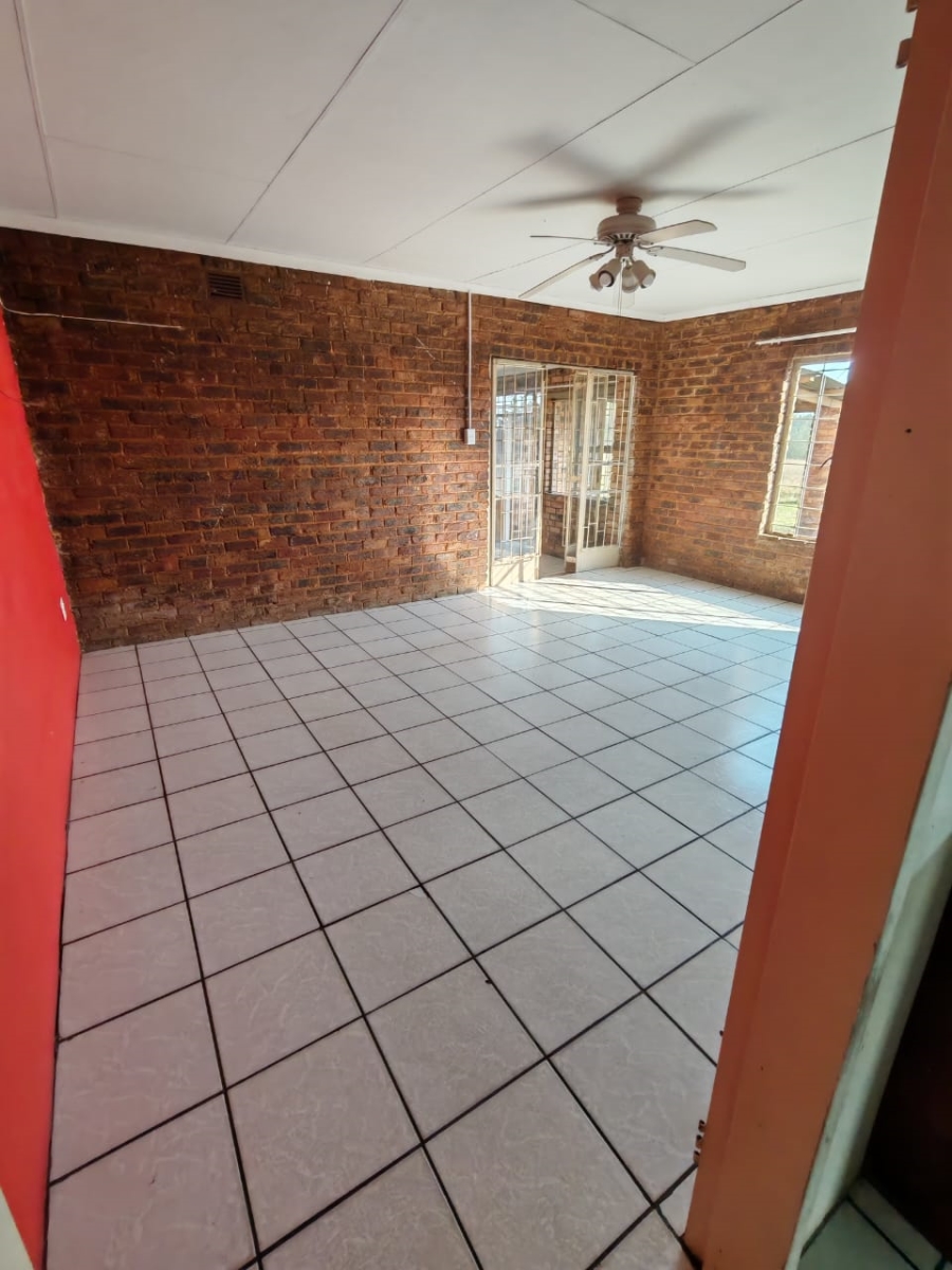 To Let 3 Bedroom Property for Rent in Jackaroo Park Mpumalanga