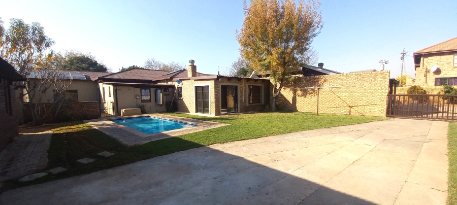 6 Bedroom Property for Sale in Middelburg South Mpumalanga