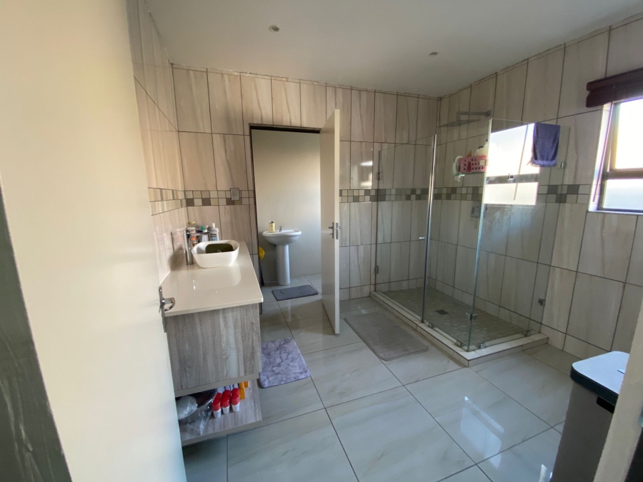 5 Bedroom Property for Sale in Riverside Park Mpumalanga