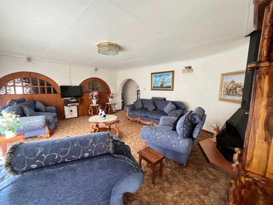 To Let 7 Bedroom Property for Rent in Reyno Ridge Mpumalanga