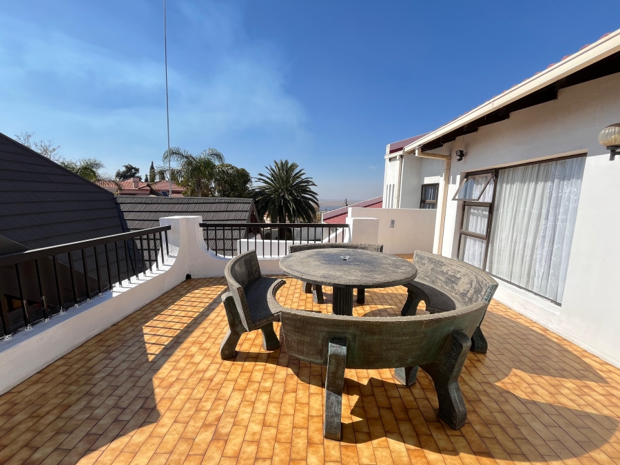 To Let 7 Bedroom Property for Rent in Reyno Ridge Mpumalanga