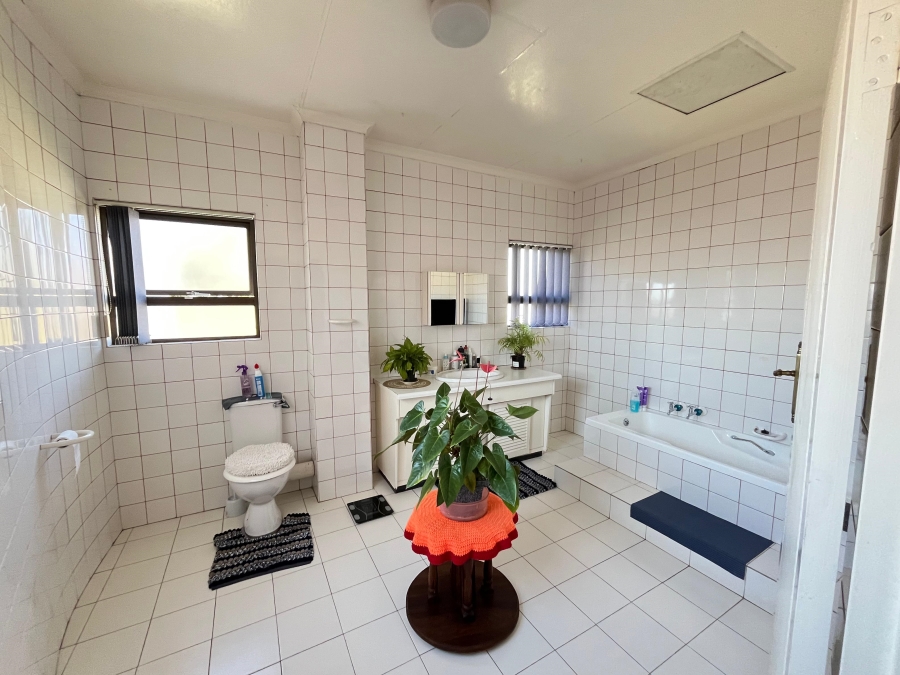 To Let 7 Bedroom Property for Rent in Reyno Ridge Mpumalanga