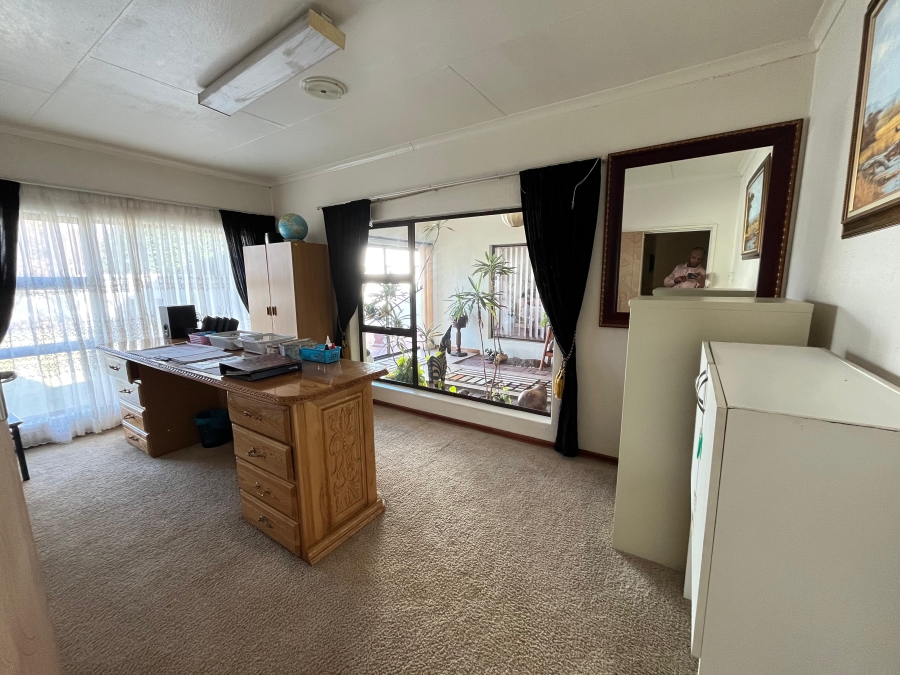 To Let 7 Bedroom Property for Rent in Reyno Ridge Mpumalanga