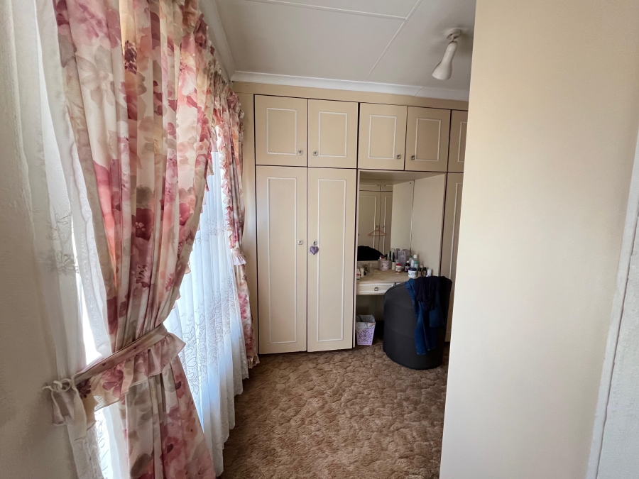 To Let 7 Bedroom Property for Rent in Reyno Ridge Mpumalanga