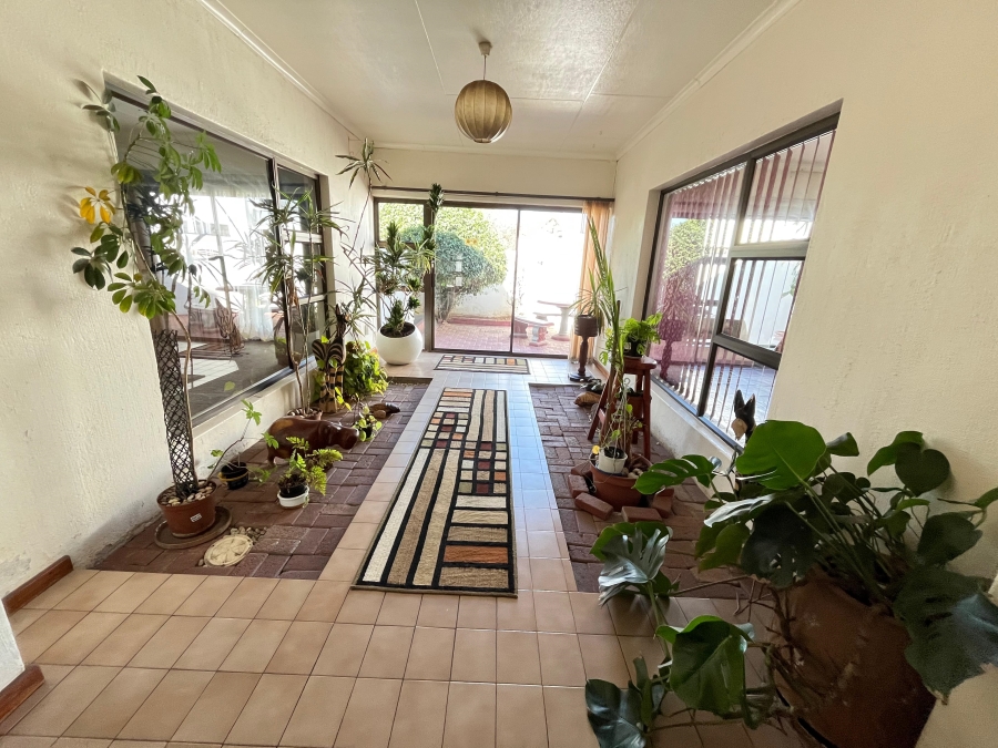 To Let 7 Bedroom Property for Rent in Reyno Ridge Mpumalanga