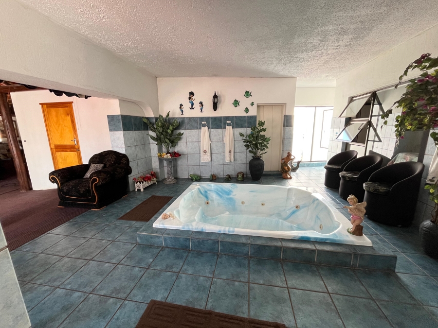 To Let 7 Bedroom Property for Rent in Reyno Ridge Mpumalanga