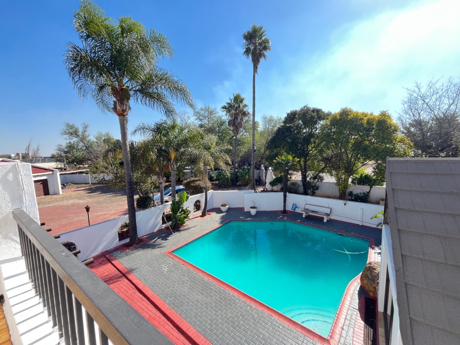 To Let 7 Bedroom Property for Rent in Reyno Ridge Mpumalanga