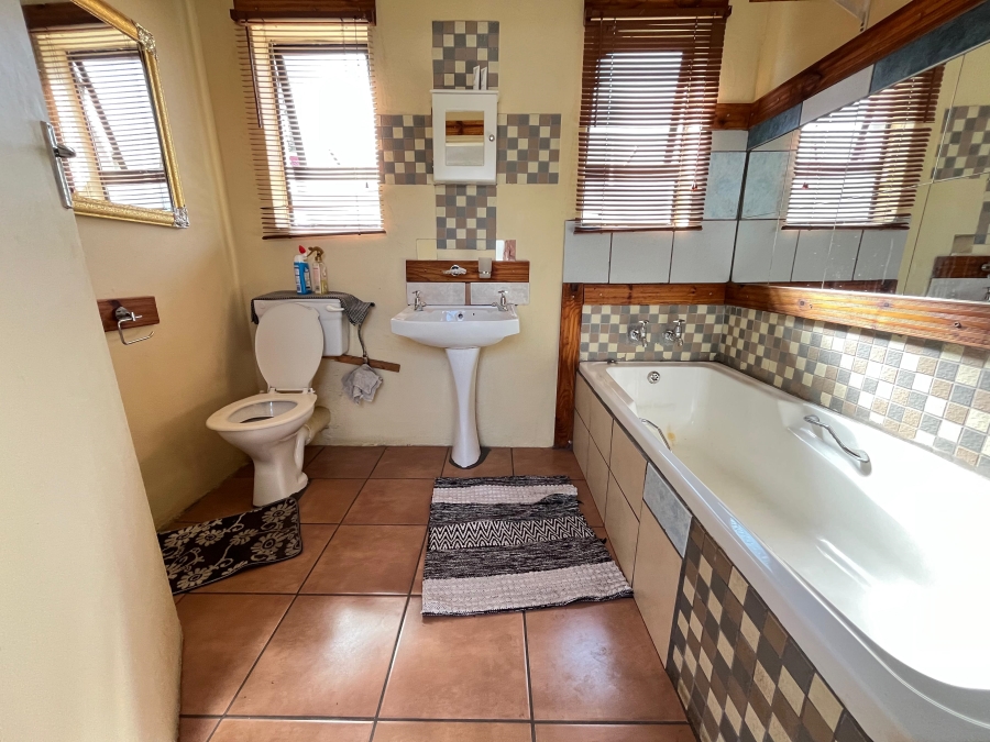 To Let 7 Bedroom Property for Rent in Reyno Ridge Mpumalanga